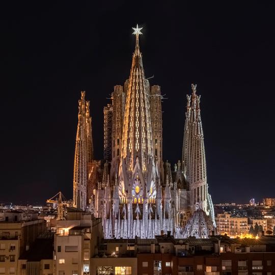 sagrada familia barcelona vista nocturna
